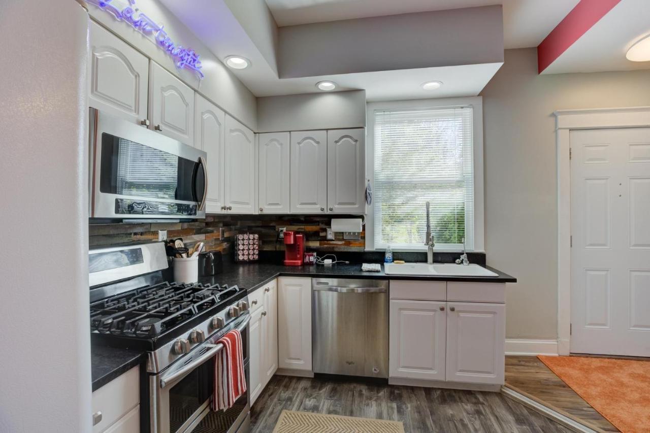 Hip And Spacious Midtown Cottage Near Beale Street Memphis Bagian luar foto